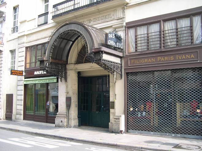  Entrée du passage Choiseul, rue des petits Champs (2e)